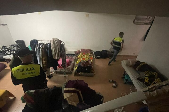 Desmantelado restaurante com 30 camas para imigrantes