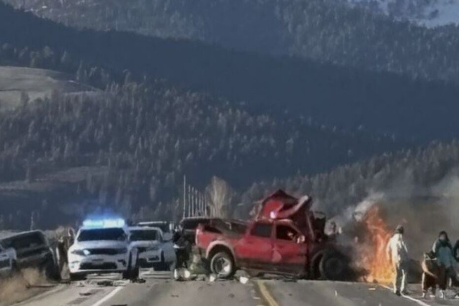 Sete pessoas morreram na sequência de uma colisão entre carrinha turística e pick-up nos Estados Unidos
