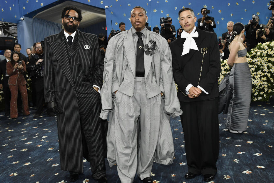 Dao-Yi Chow, Justin Jefferson e Maxwell Osborne no Met Gala 