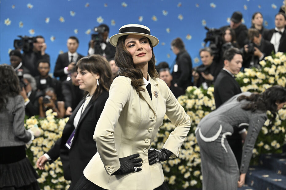 Monica Barbaro no Met Gala 