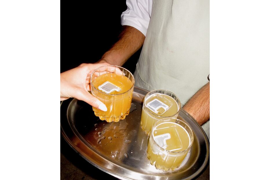 Francisca Cerqueira Gomes diverte-se com celebridades internacionais