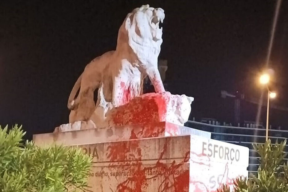 Estátua do leão junto do Estádio de Alvalade vandalizada
