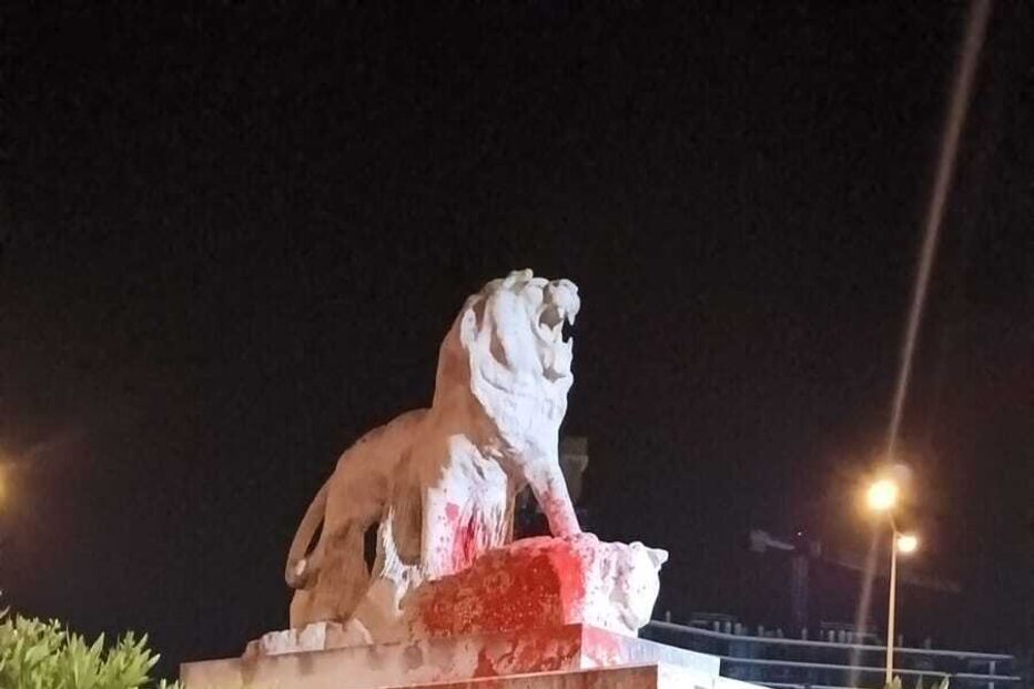 Estátua do leão junto do Estádio de Alvalade vandalizada