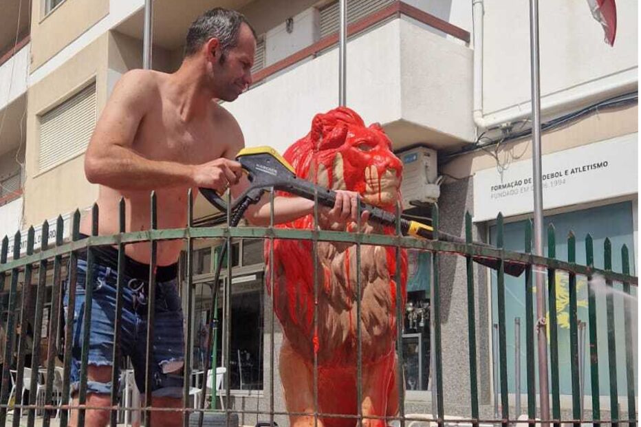 Núcleo Sportinguista de Faro vandalizado com tinta vermelha