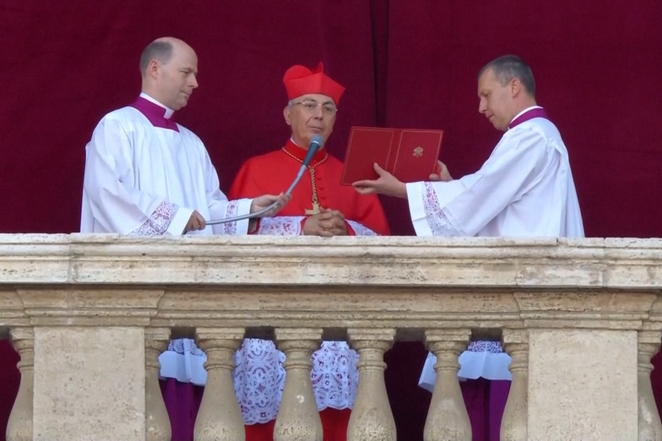 O momento em que Robert Prevost foi anunciado como o Papa Leão XIV 