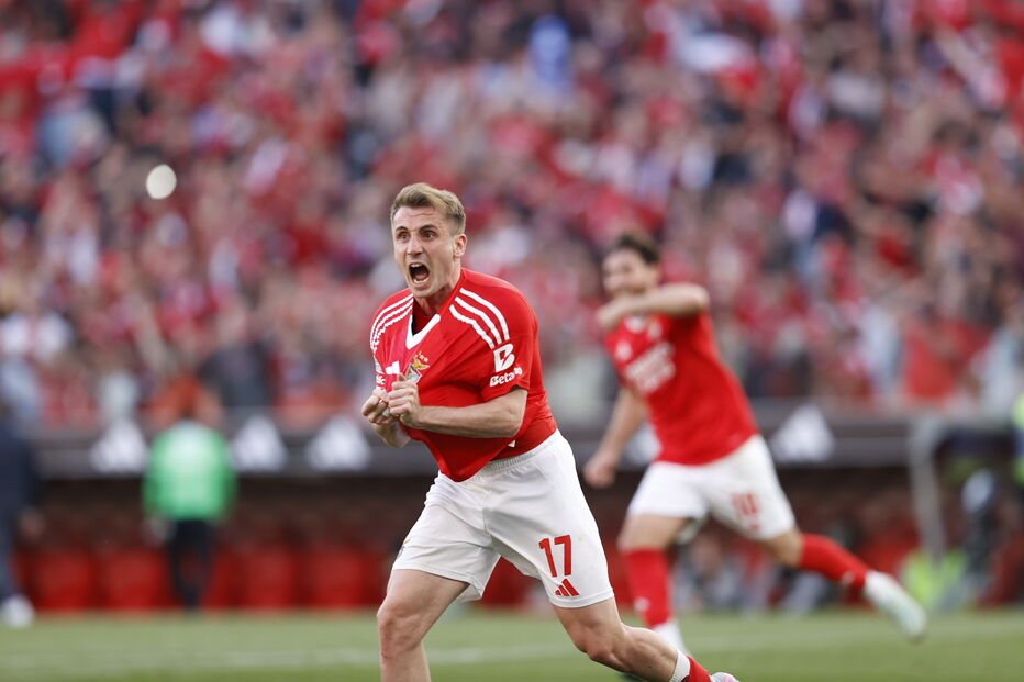 Aktürkoglu dá alegria às 'águias'