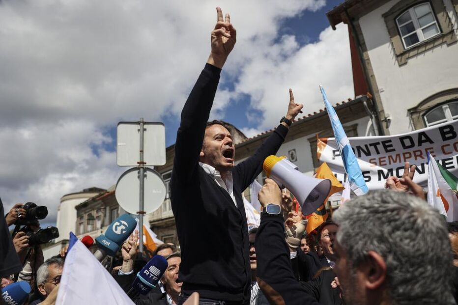 Montenegro em ação de rua em Viana do Castelo