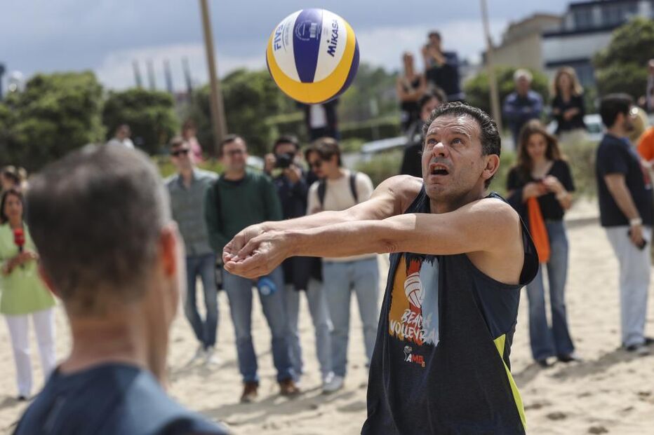 Luís Montenegro em campanha política, em Espinho