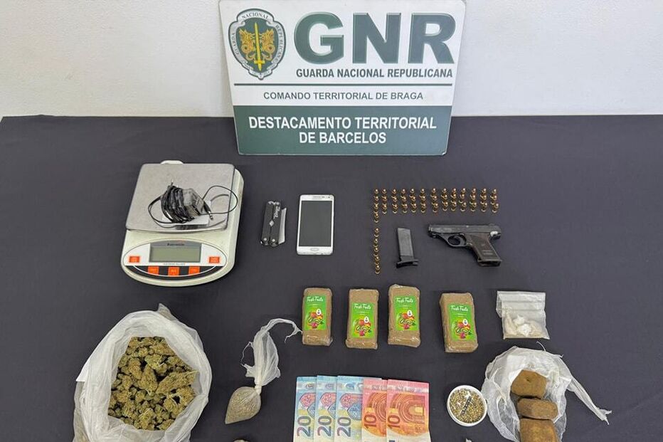 GNR apreendeu droga, telemóveis, uma arma e munições