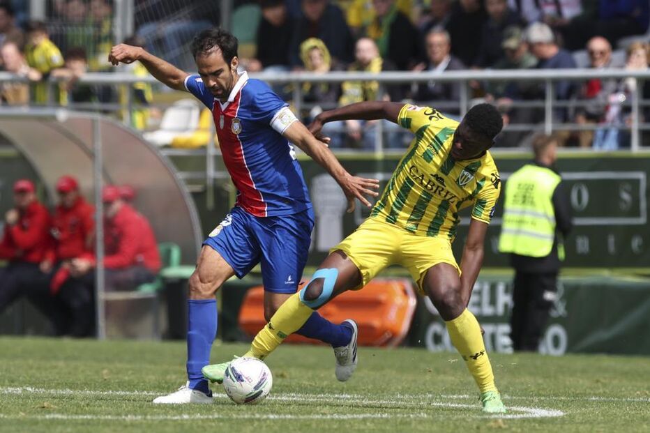 Vitória do Alverca em Tondela mantém título da II Liga 