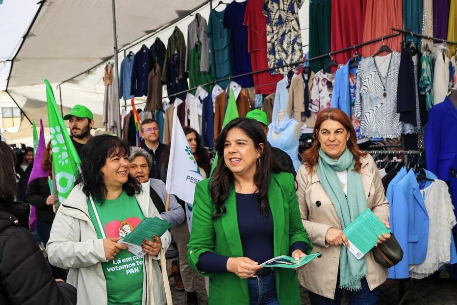 Inês Sousa Real em campanha em Espinho