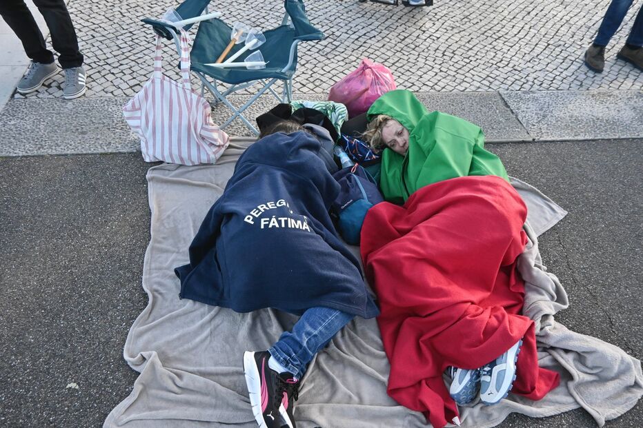 Milhares de peregrinos chegam a Fátima na véspera do 13 de maio 