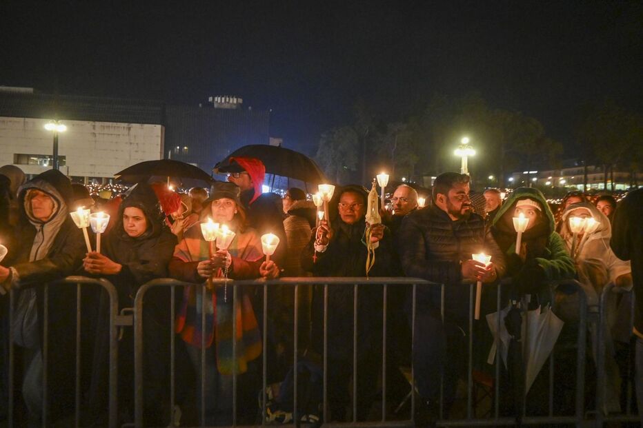 Procissão das velas no Santuário de Fátima 
