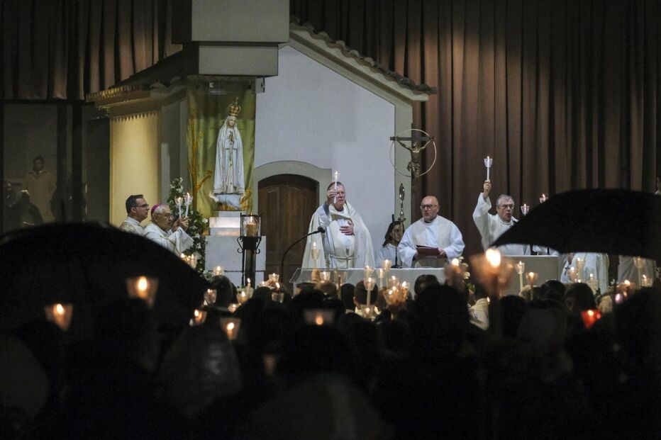 Procissão das velas no Santuário de Fátima 