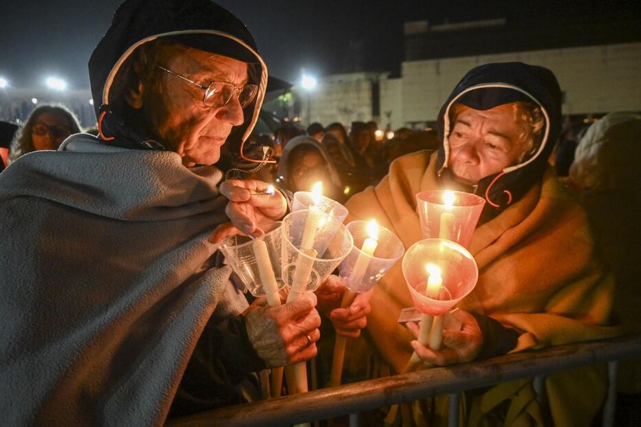 Procissão das velas no Santuário de Fátima 