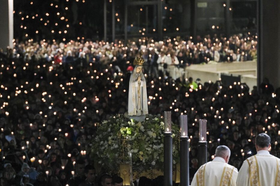 Procissão das velas no Santuário de Fátima 