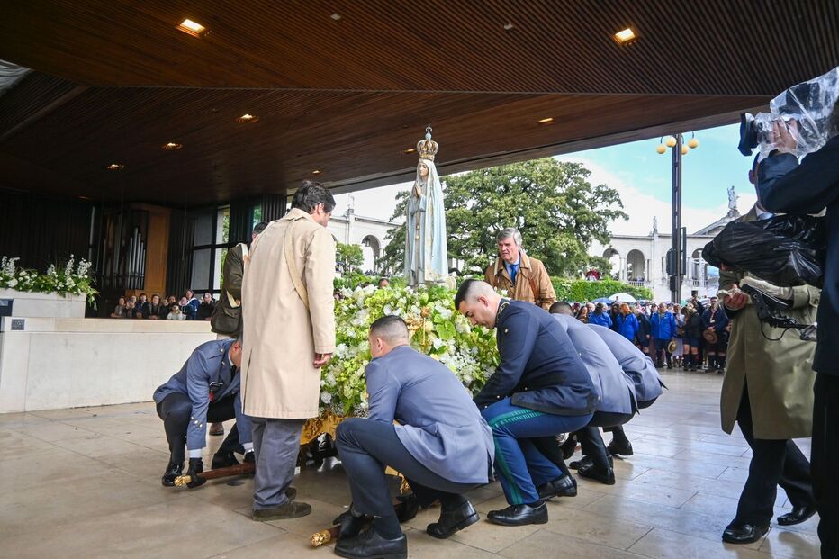 Manhã de 13 de maio no Santuário de Fátima  