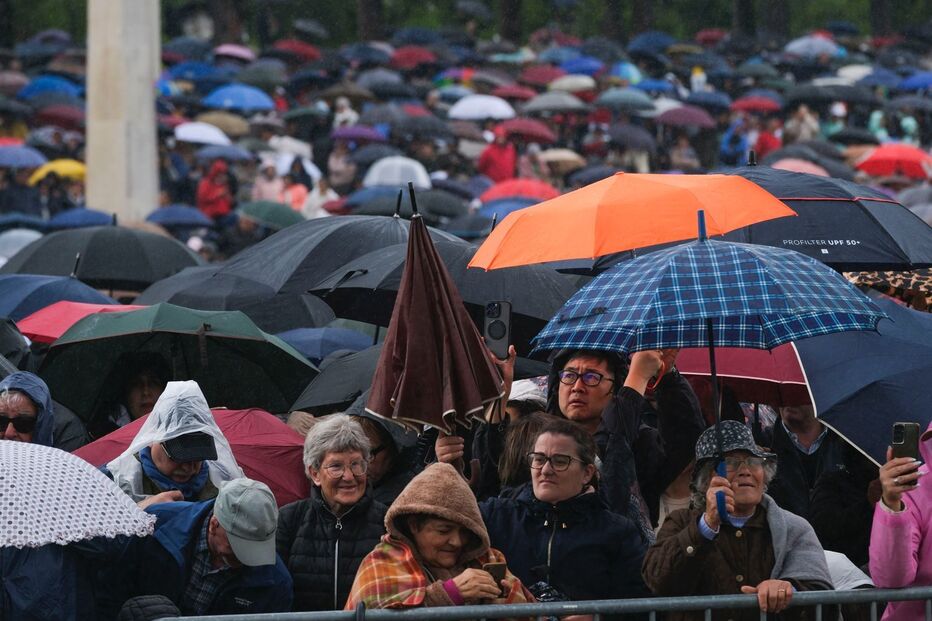 Manhã de 13 de maio no Santuário de Fátima  