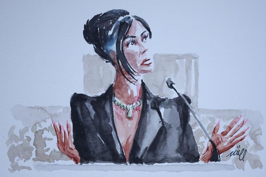 Desenho de Kim Kardashian em tribunal