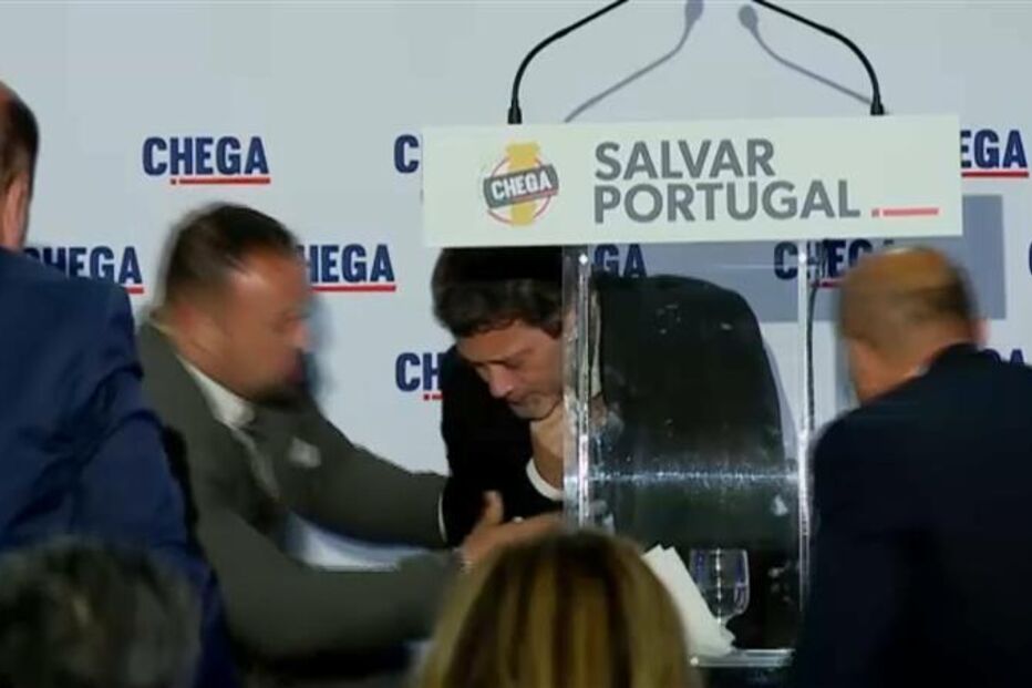 André Ventura sente-se mal durante comício em Tavira