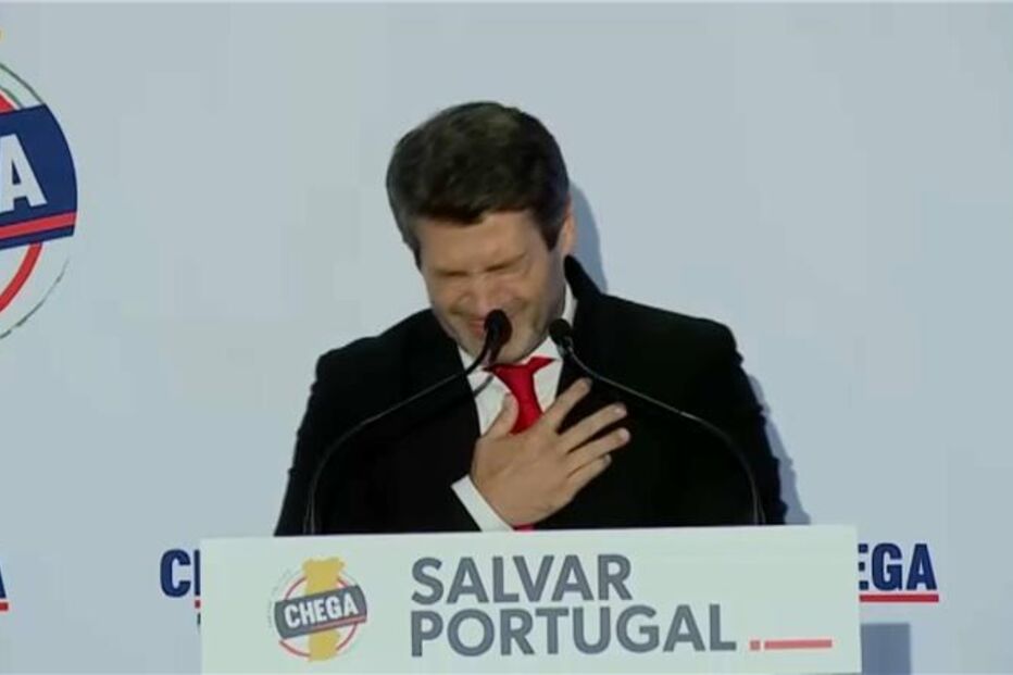 André Ventura sente-se mal durante comício em Tavira