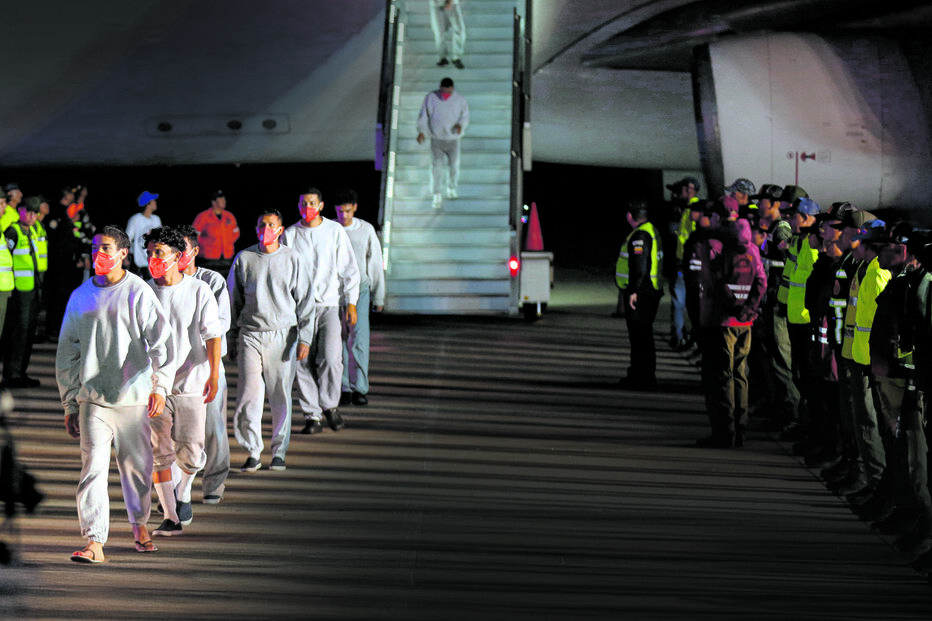 Milhares de imigrantes ilegais nos Estados Unidos da América foram detidos e expulsos do país desde a tomada de posse de Trump, em janeiro 