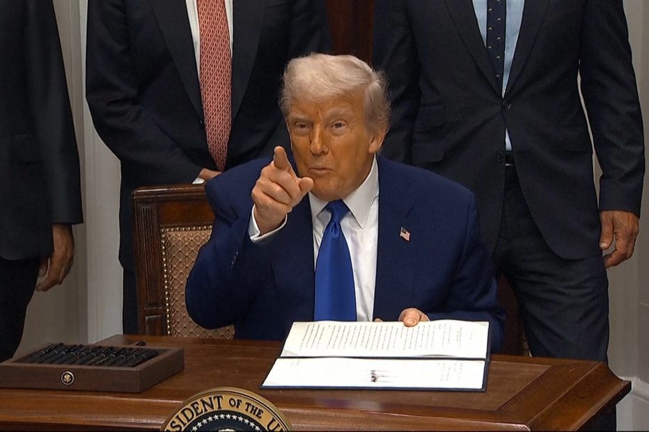 Trump lança duras críticas à ABC após pergunta de jornalista sobre jato de luxo oferecido pelo Qatar 