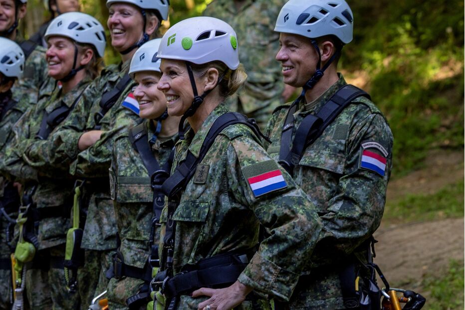 Rainha Máxima visitou militares nas Forças Armadas