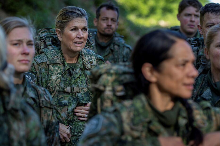 Rainha Máxima visitou militares nas Forças Armadas