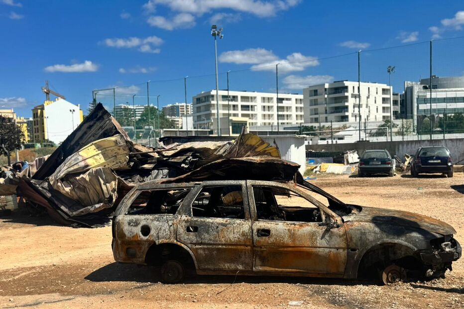 Incêndio afetou uma viatura e uma habitação