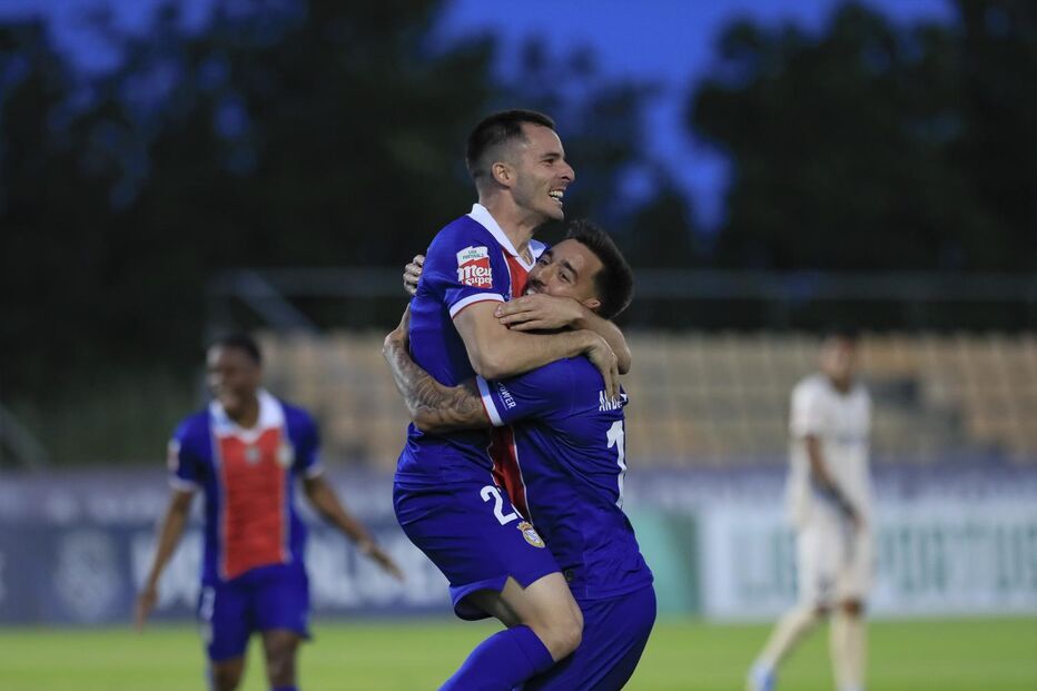 Alverca vence Portimonense por 2-1