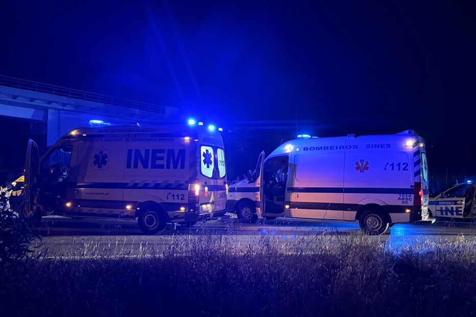 Seis jovens feridos em colisão entre carro e carrinha na EN 120-1 em Sines