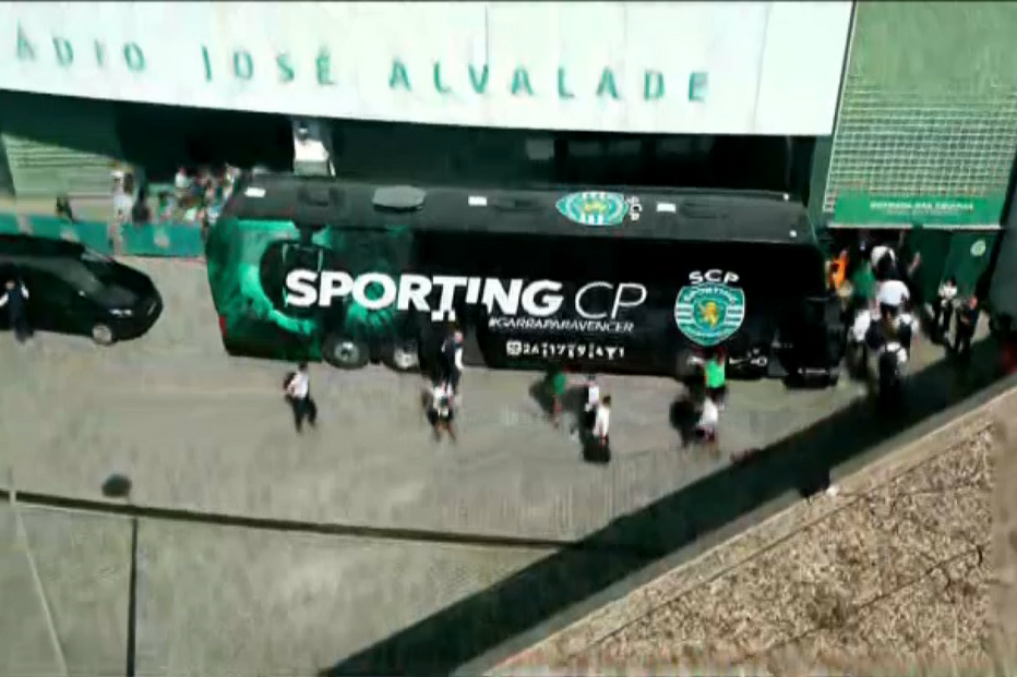 Autocarro do Sporting chega ao Estádio de Alvalade