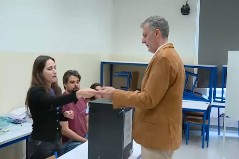 Almirante Gouveia e Melo vota na Faculdade Nova FCSH em Lisboa