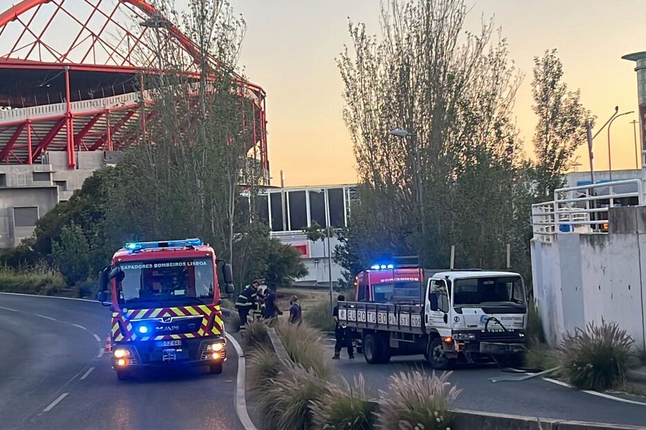 Homem ferido em despiste de carro na Segunda Circular em Lisboa