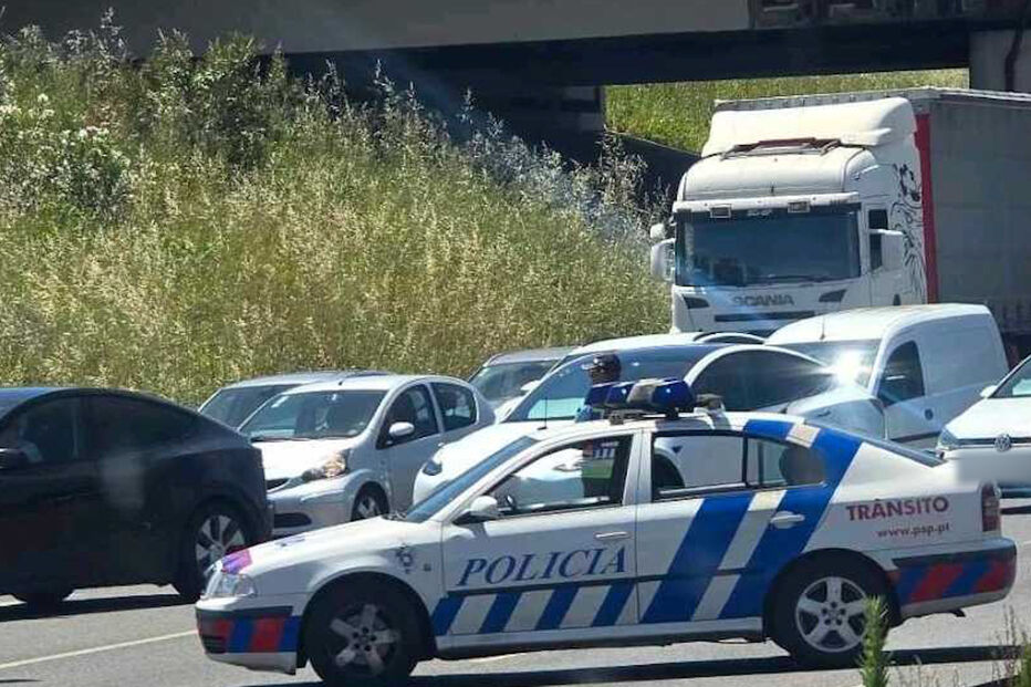 Pelo menos seis carros envolvidos em colisão na Segunda Circular junto ao Estádio de Alvalade