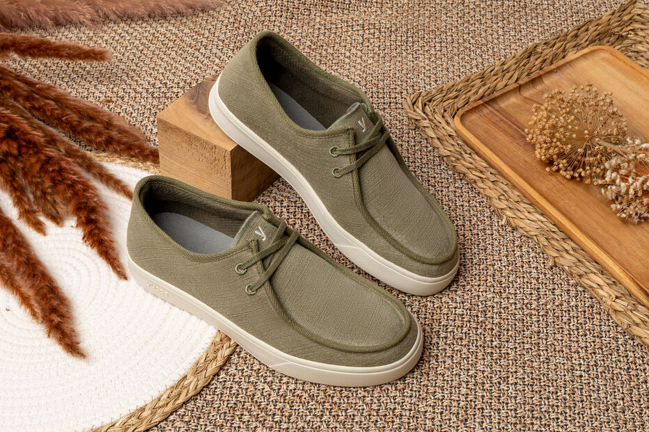 LINEN-WALLABEE - -KHAKI - -BODEGON.jpg