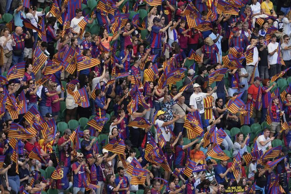 Adeptos do FC Barcelona no Estádio de Alvalade para final feminina da Liga dos Campeões