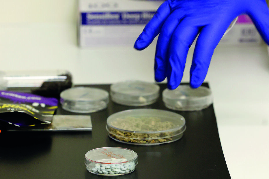 O laboratório da PJ analisa dezenas de novas substâncias anualmente