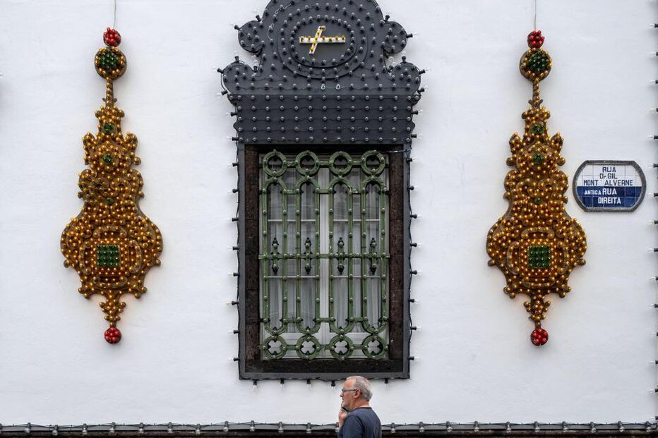 Procissão do Santo Cristo dos Milagres junta milhares em Ponta Delgada