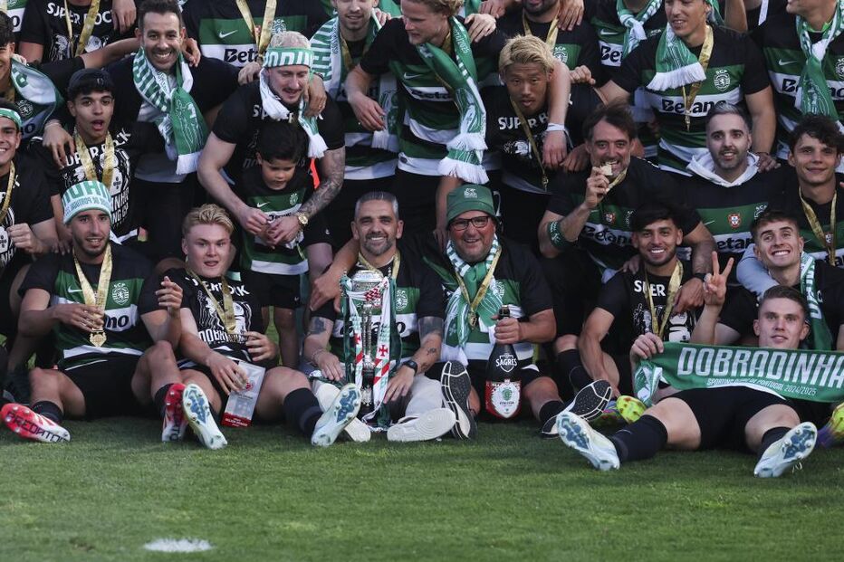Equipa do Sporting celebra a vitória da Taça de Portugal