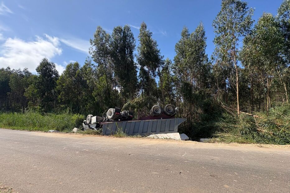 Camião despista-se