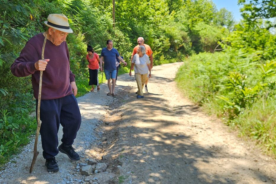 População revoltada com acesso degrdado ao cemitério.jpg