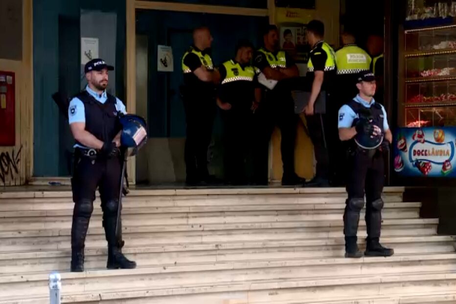 Primeira operação da PSP no centro comercial da Avenida António Enes, em Queluz