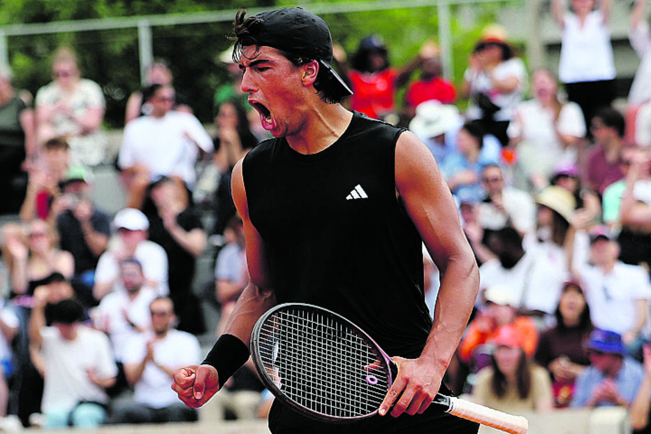 Henrique Rocha comemora a passagem à 3.ª ronda em Paris