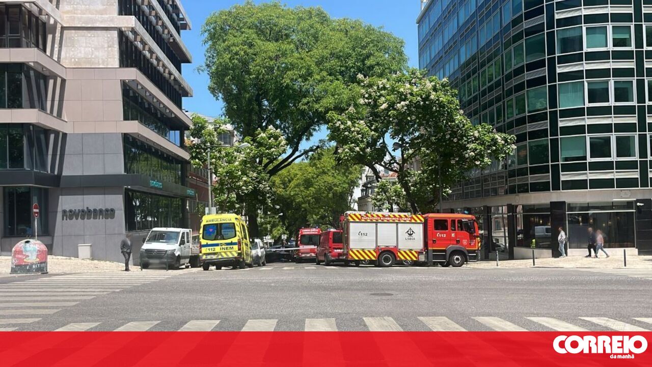 Lisbon Building Incident Leaves Four Injured Due to Machinery Malfunction