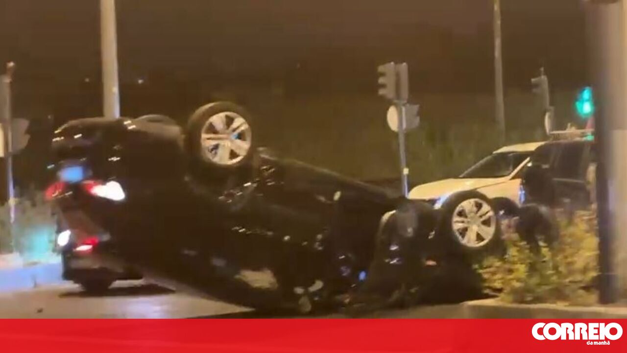 Shocking Car Accident in Lisbon Leaves Two Women Injured - Emergency Services Rush to the Scene