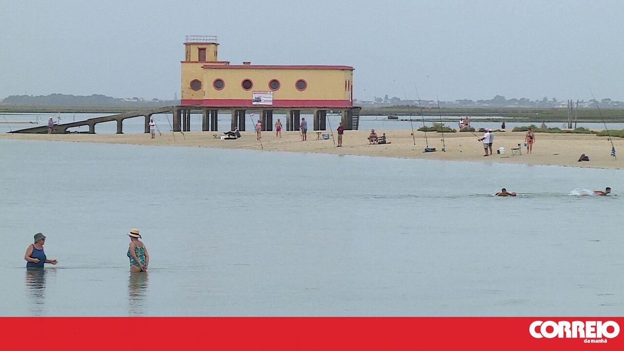 Unstable Weather Surprises Tourists in Algarve - Heat Expected to Return Soon