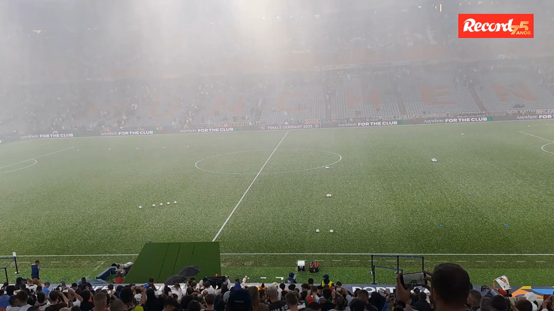 Queda de granizo atinge estádio momentos antes do Alemanha-Portugal