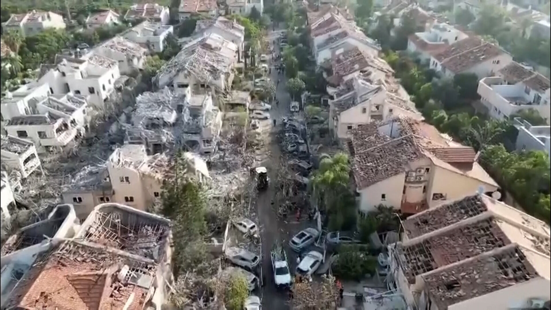 Imagens de drone mostram danos após os ataques iranianos contra Israel  